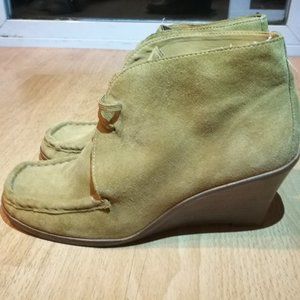 MICHAEL KORS Tan Brown Suede Ankle Wedge Boots 8